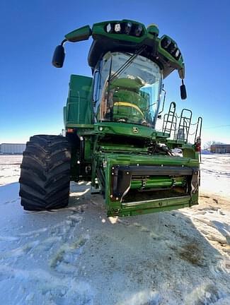 Image of John Deere S780 equipment image 1