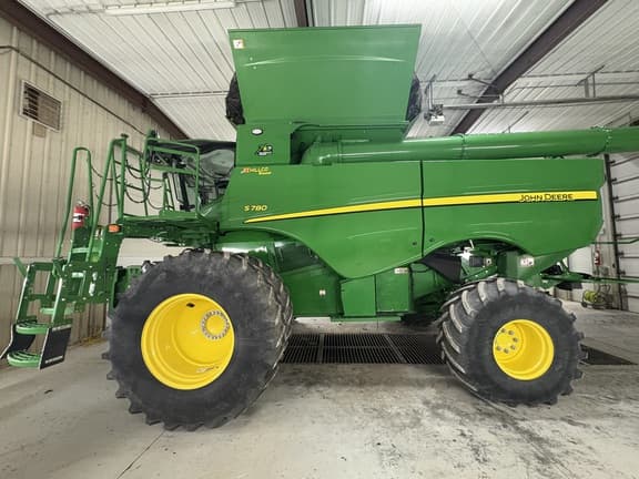 Image of John Deere S780 equipment image 1