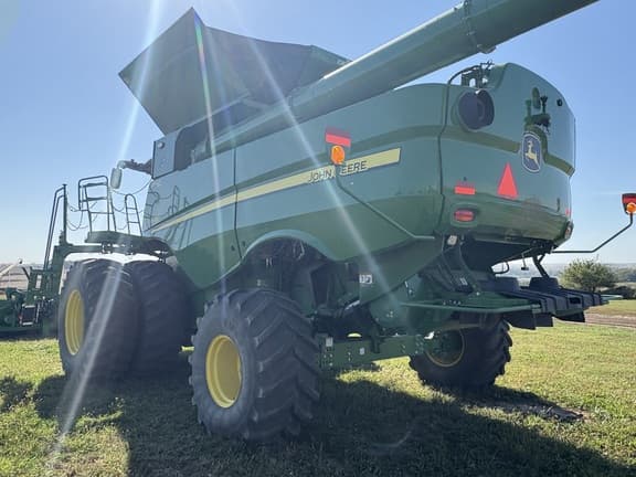 Image of John Deere S780 equipment image 2