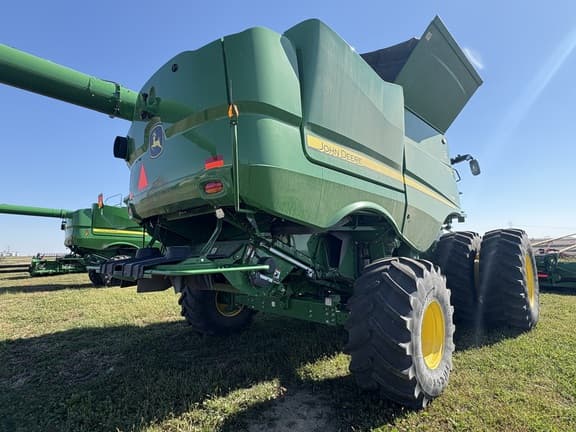 Image of John Deere S780 equipment image 4