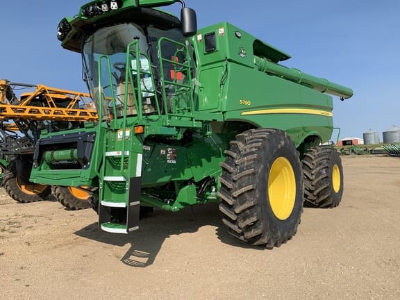 Main image John Deere S790