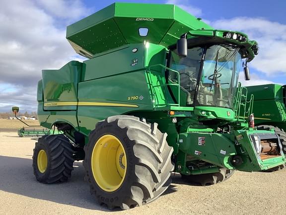 Image of John Deere S790 equipment image 1