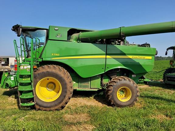 Image of John Deere S790 equipment image 1