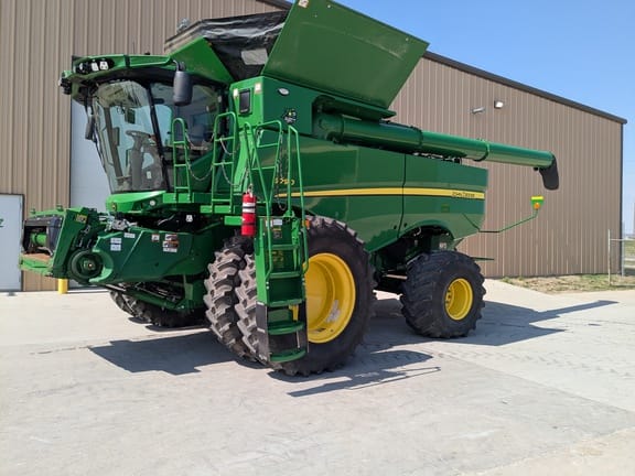 2022 John Deere S790 Equipment Image0