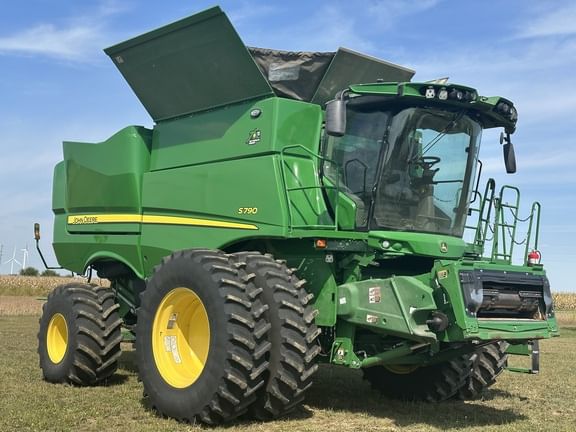 2022 John Deere S790 Equipment Image0