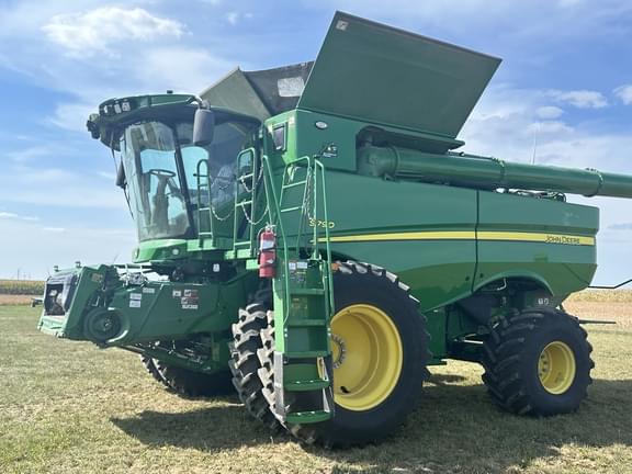 Image of John Deere S790 equipment image 2
