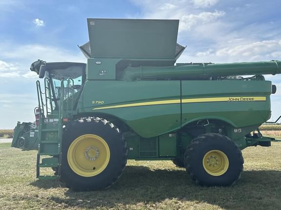 Image of John Deere S790 equipment image 3