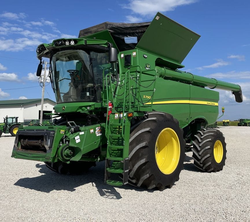 2022 John Deere S790 Equipment Image0