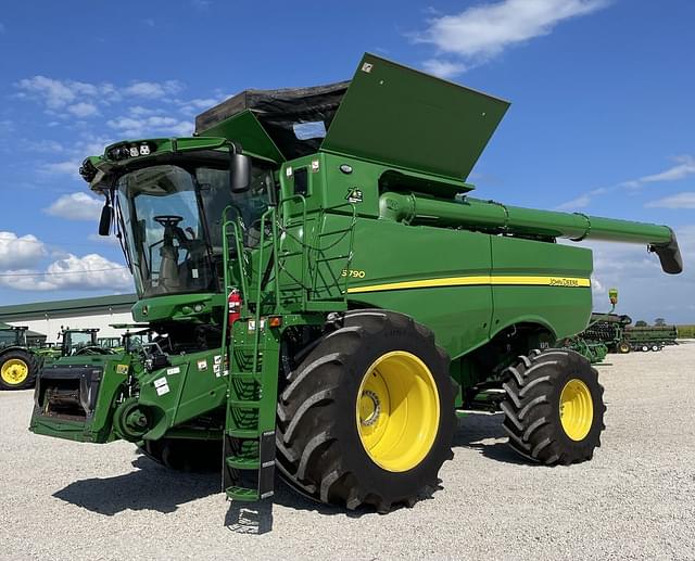 Image of John Deere S790 equipment image 1