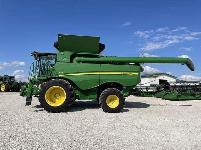 Image of John Deere S790 equipment image 2