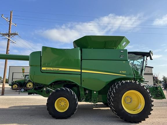 Image of John Deere S790 equipment image 4