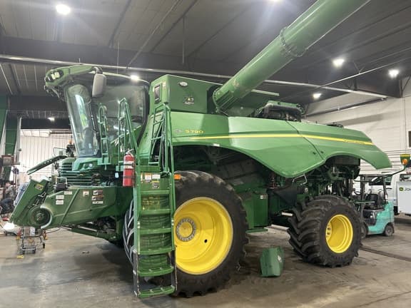 Image of John Deere S790 equipment image 2