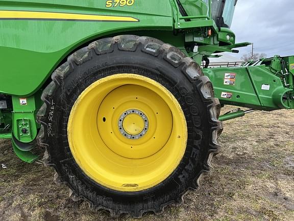 Image of John Deere S790 equipment image 4