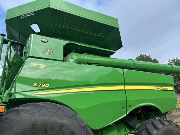 Image of John Deere S790 equipment image 1