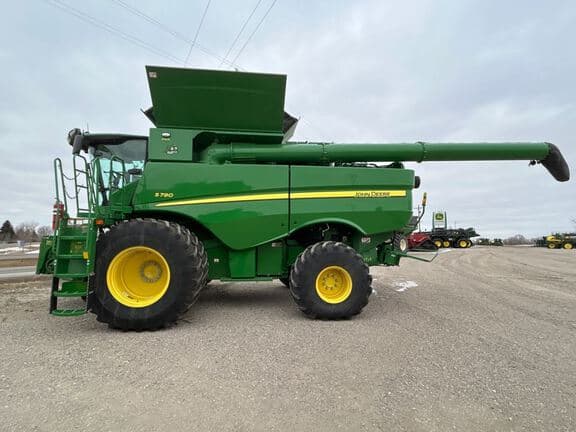 Image of John Deere S790 equipment image 1