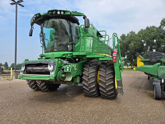 2022 John Deere S790 Equipment Image0