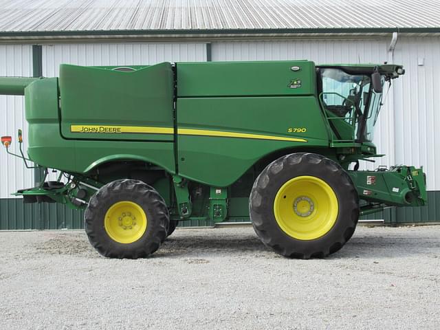 Image of John Deere S790 equipment image 1