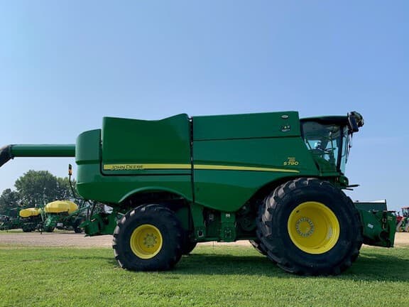 Image of John Deere S790 equipment image 3