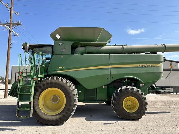 Image of John Deere S790 equipment image 1