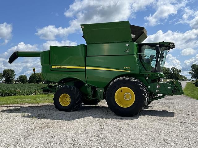 Image of John Deere S790 equipment image 4