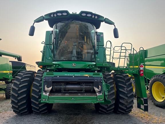 Image of John Deere S790 equipment image 1