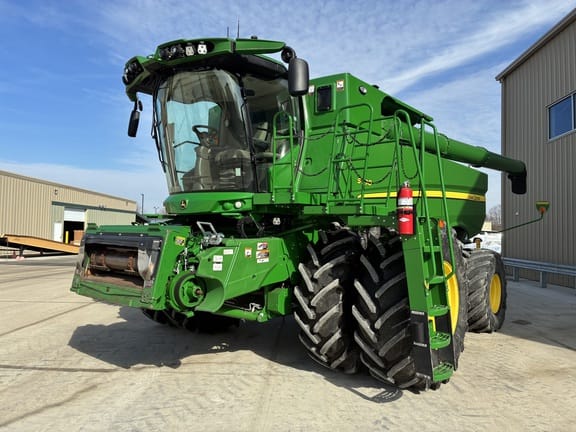 2022 John Deere S790 Equipment Image0