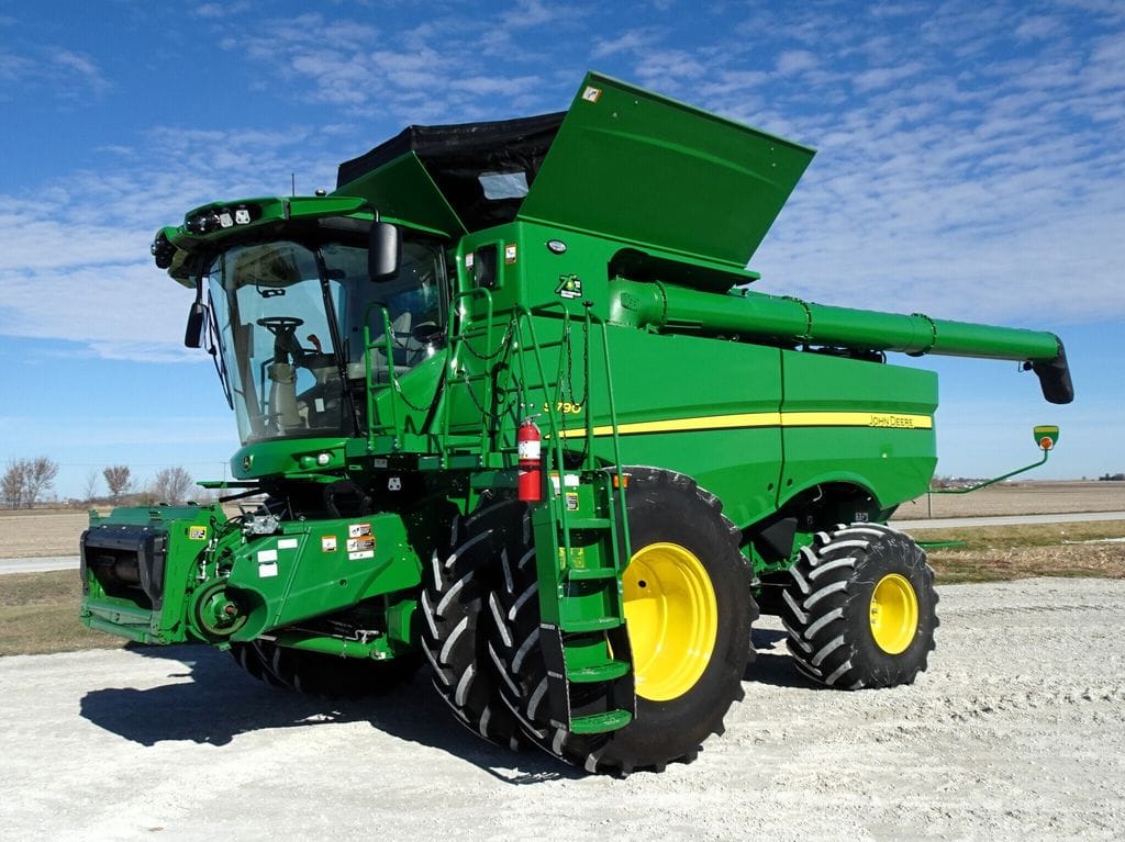 2022 John Deere S790 Equipment Image0