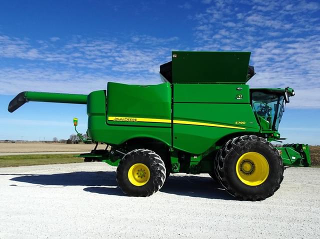 Image of John Deere S790 equipment image 3