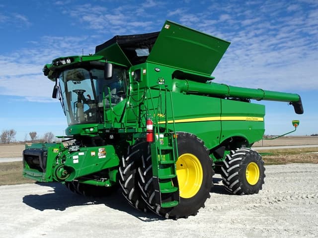 Image of John Deere S790 equipment image 1