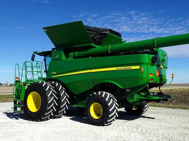 Image of John Deere S790 equipment image 4