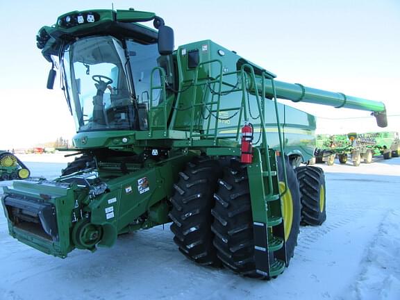 Image of John Deere S790 equipment image 1