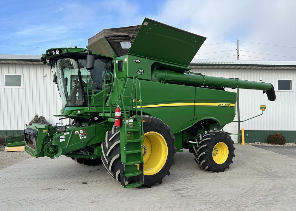 2022 John Deere S790 Equipment Image0