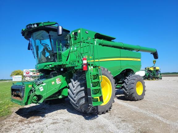 2022 John Deere S790 Equipment Image0