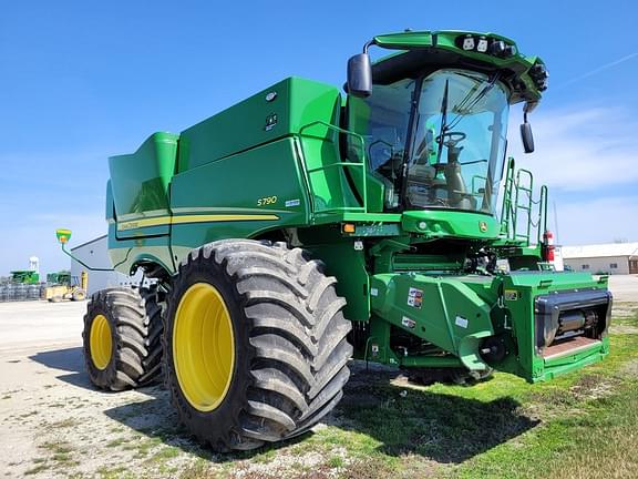 Image of John Deere S790 equipment image 1