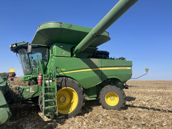 Image of John Deere S790 equipment image 2