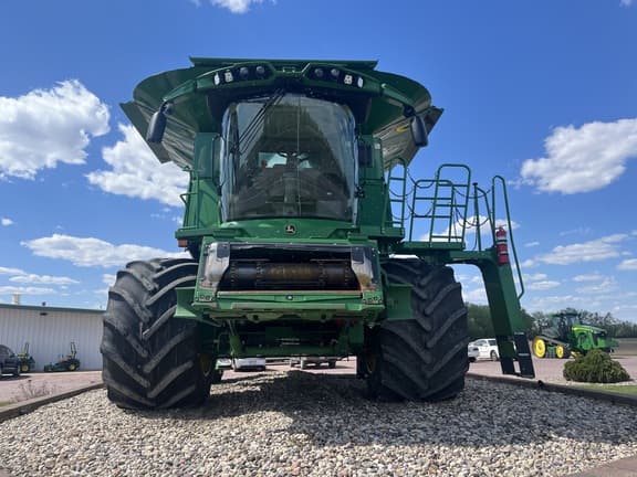 Image of John Deere S790 equipment image 1