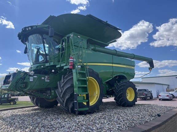 2022 John Deere S790 Equipment Image0