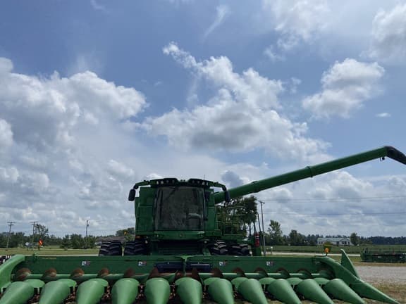 Image of John Deere S790 equipment image 2
