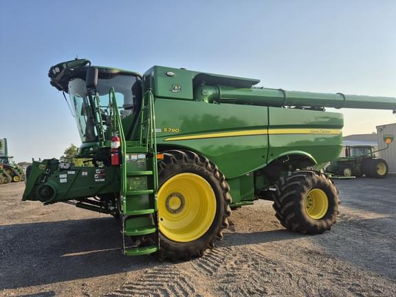 Image of John Deere S790 Primary image