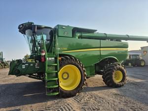 2022 John Deere S790 Image