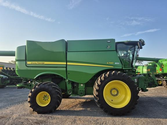 Image of John Deere S790 equipment image 3