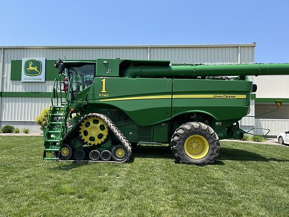 Image of John Deere S790 equipment image 1