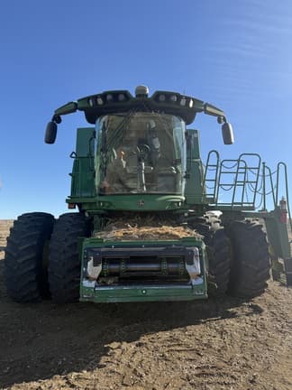 Image of John Deere S790 equipment image 1