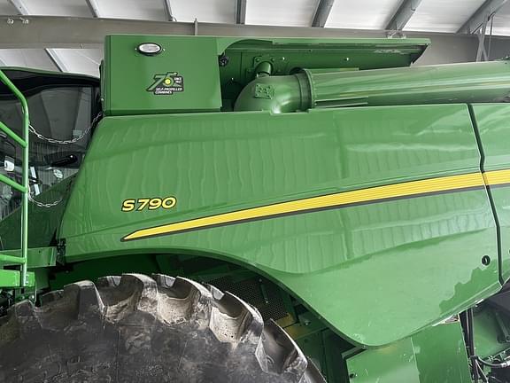 Image of John Deere S790 equipment image 2