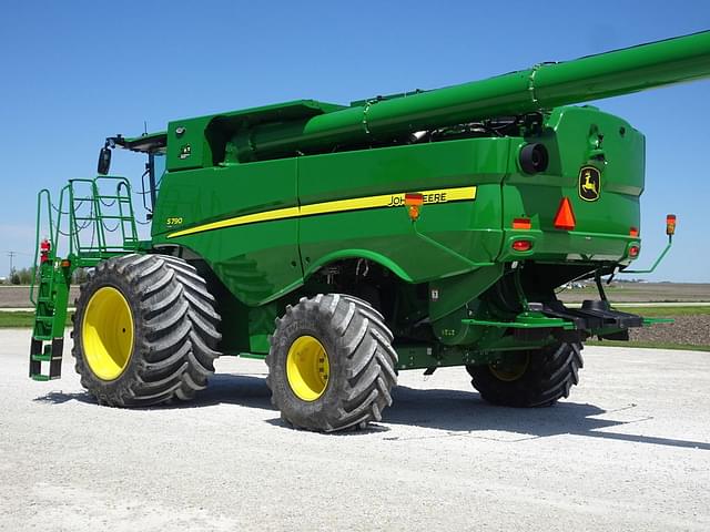 Image of John Deere S790 equipment image 4