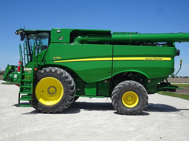 Image of John Deere S790 equipment image 2