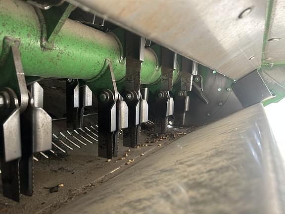 Image of John Deere S790 equipment image 2