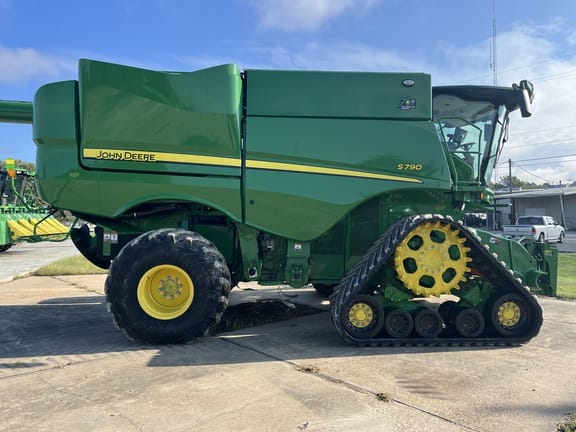 Main image John Deere S790