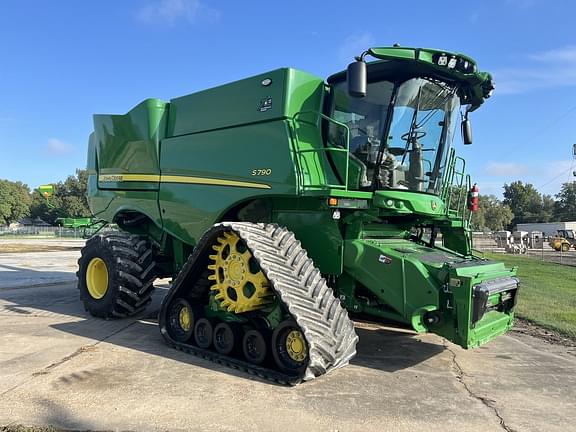 Image of John Deere S790 equipment image 1