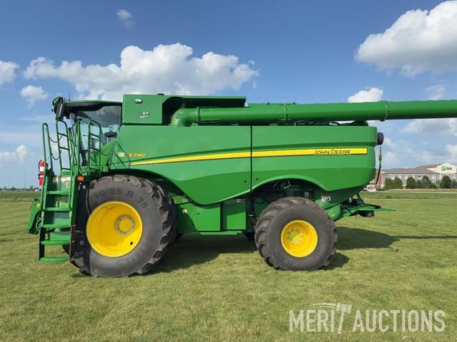 Image of John Deere S790 equipment image 1
